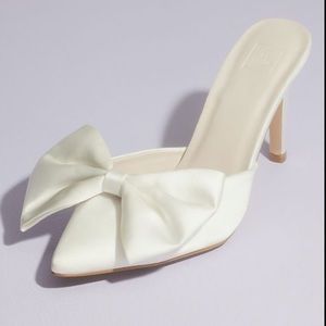 Bow white heels, worn once, satin